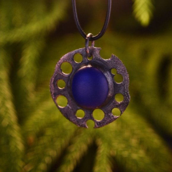 Antiqued Purple-Blue Round Sea-glass necklace - Picture 2 of 4
